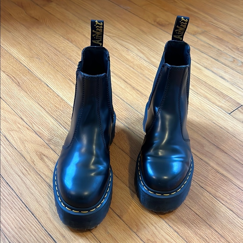 Dr. Martens 2976 Smooth Leather Platform Chelsea Boots